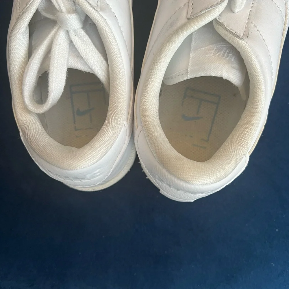 Nike Women’s Tennis Classic White‎ Sneakers